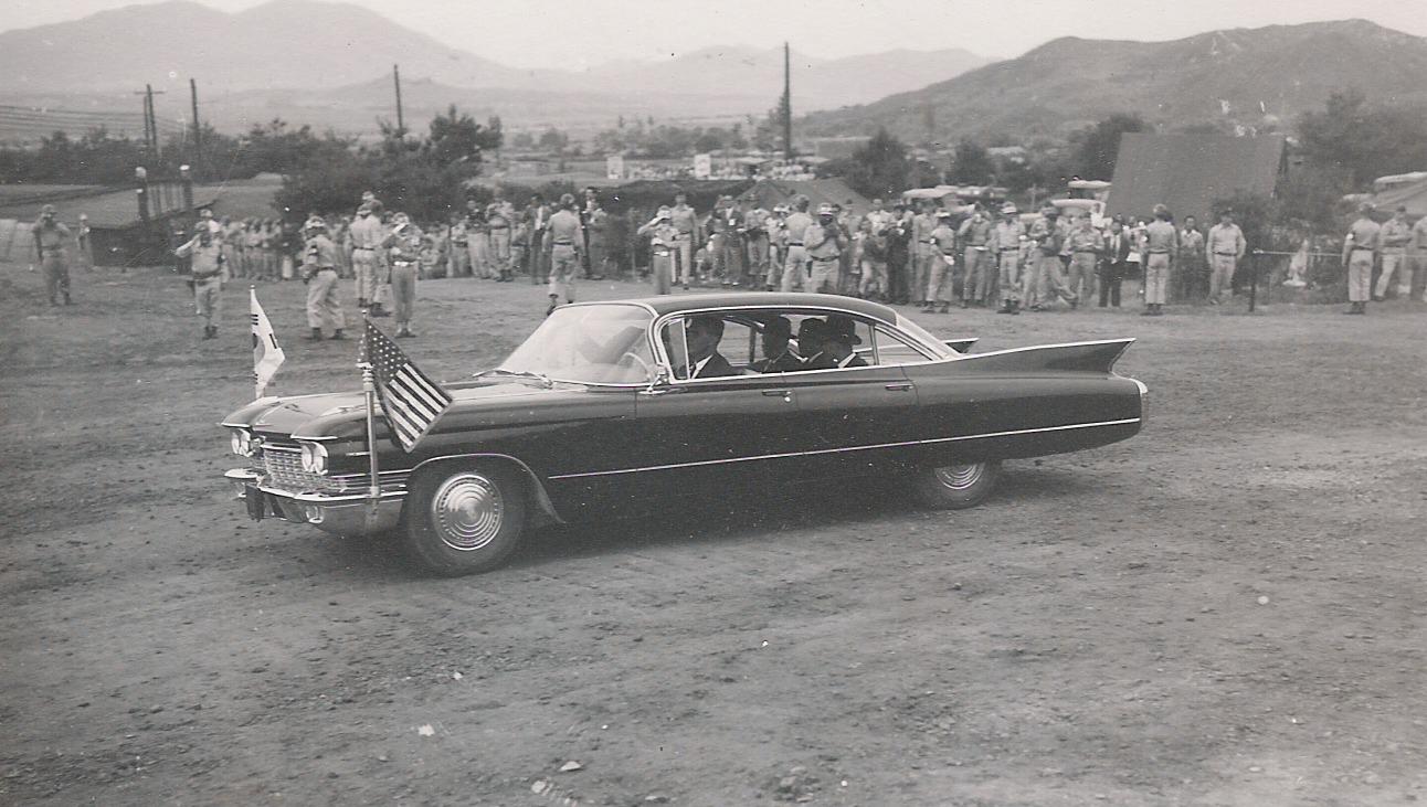 Koreans waiting for President Eisenhower