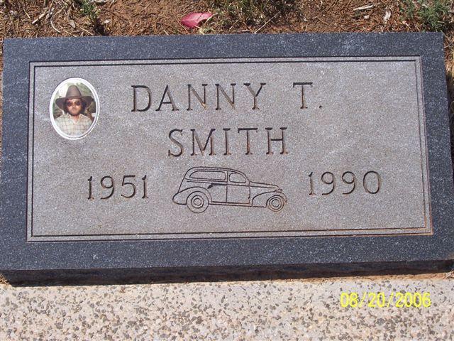Tombstone of Danny T. Smith (1951-1990)