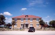 McMullen County Courthouse Photo.  Click to go to the McMullen County Courthouse Past and Present page.